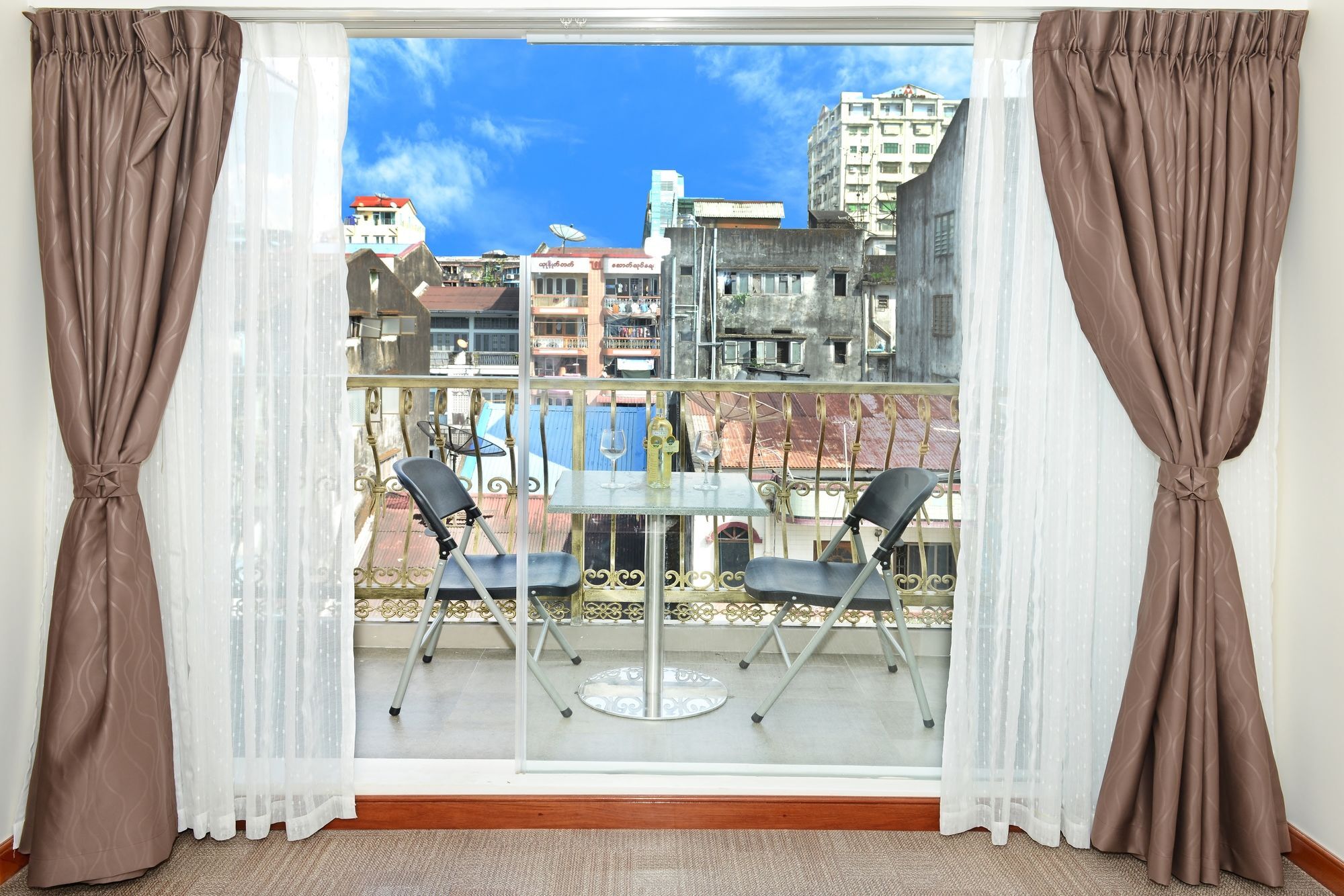 Hotel Bond Yangon Luaran gambar