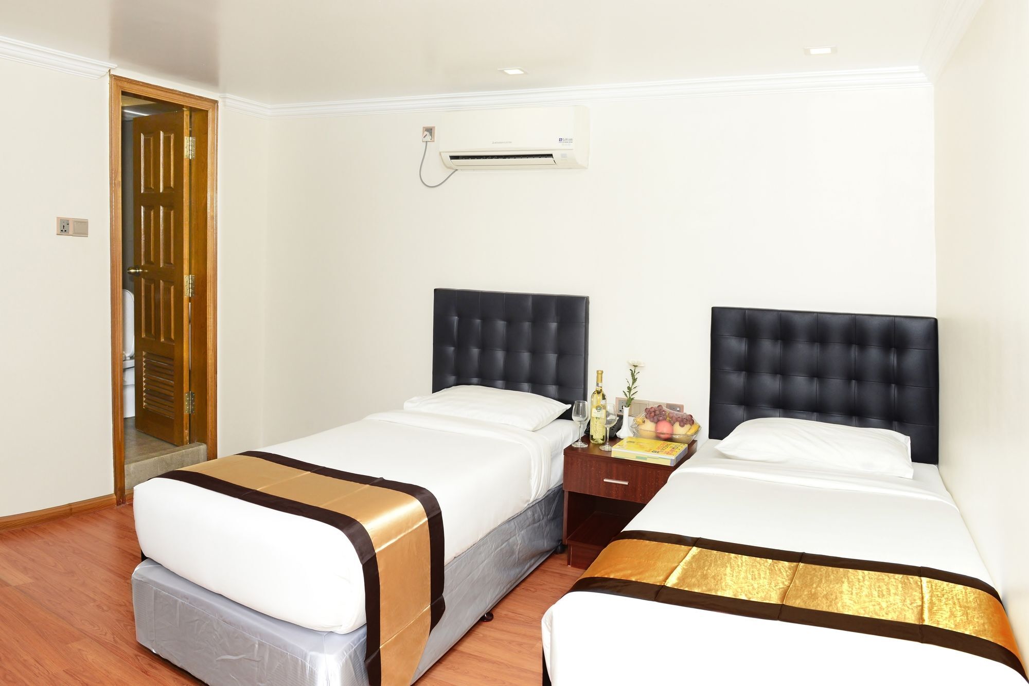 Hotel Bond Yangon Luaran gambar